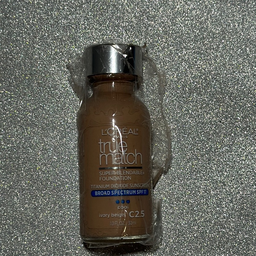 L’Oreal Trumatch foundation c 25 ivory biege